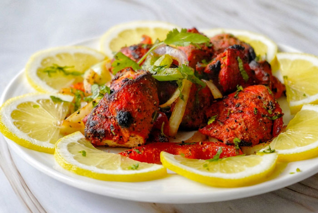 Chicken tikka with lemon slices and cilantro at Anmool Restaurant